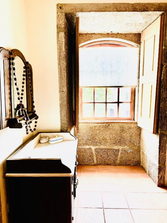 611015095